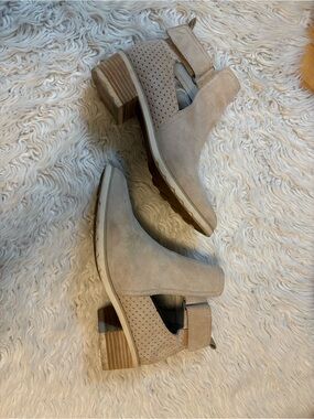Reef Women's Light Beige Suede Ankle Booties with Cutouts